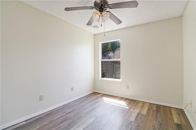 Building Photo - 1156 Oleander Ln