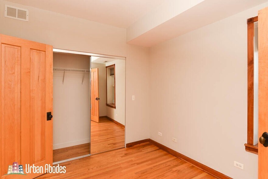 Building Photo - 3256 N Clifton Ave