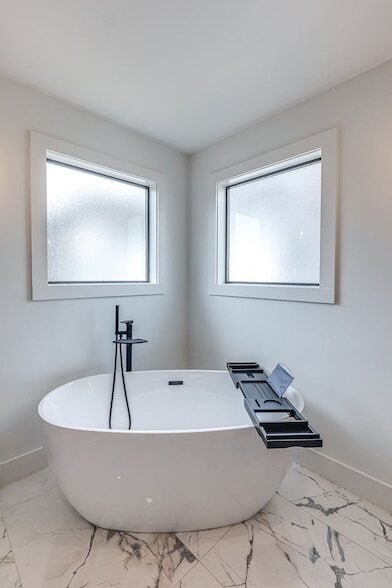 Building Photo - 1710 Nassau St