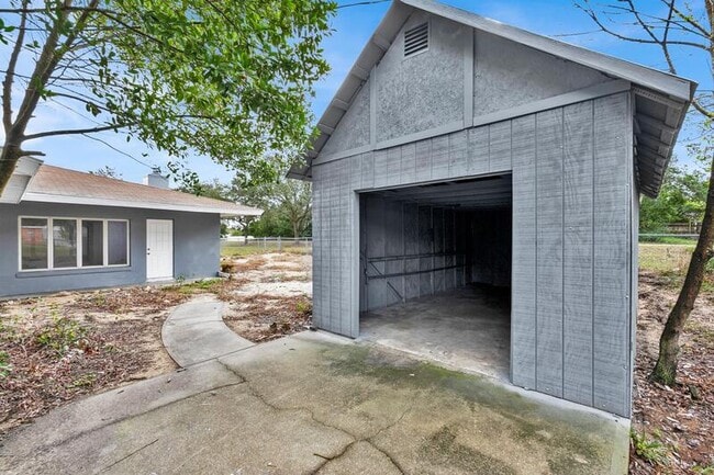 Building Photo - 815 Sherwood Dr