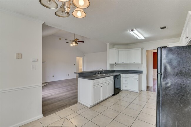 Building Photo - 1828 Heathers Way