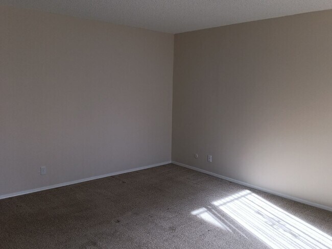 Building Photo - 2 Bedroom, 2 Bathroom! Lovely Home Coming Soon!