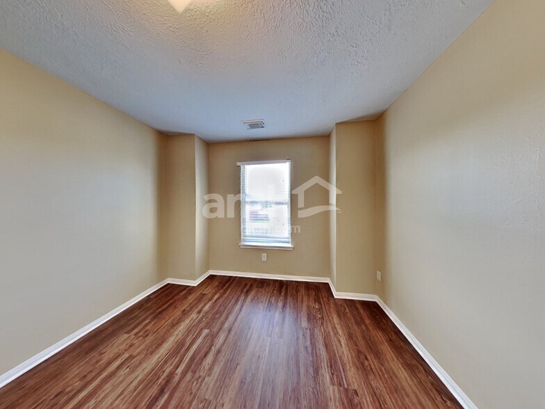 Building Photo - 9419 Stoneridge Canyon Ln