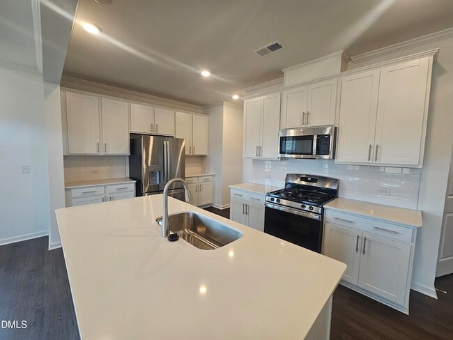 Building Photo - 945 Glowing Star Ln