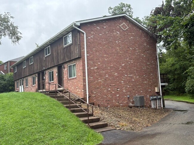 Building Photo - 649-655 Robbins Station Road
