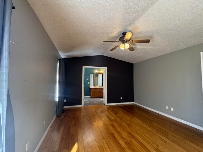 Building Photo - 8808 Vallejo Pl NE