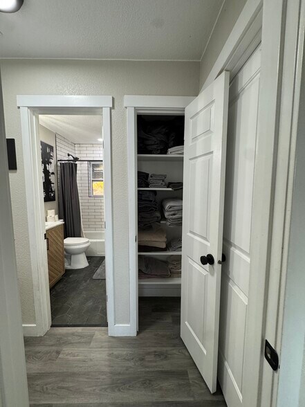 Building Photo - 7860 Linda Cir