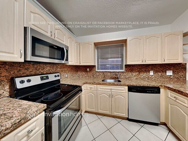 Building Photo - 3380 SW 139th Ave