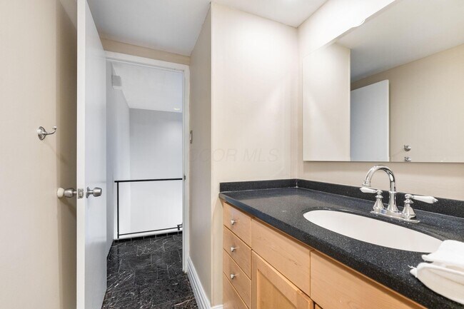 Building Photo - 1000 Urlin Ave