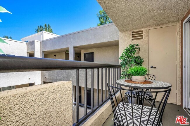 Building Photo - 21520 Burbank Blvd