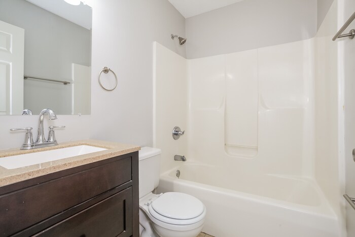 Building Photo - 7 N Brushwood Ct