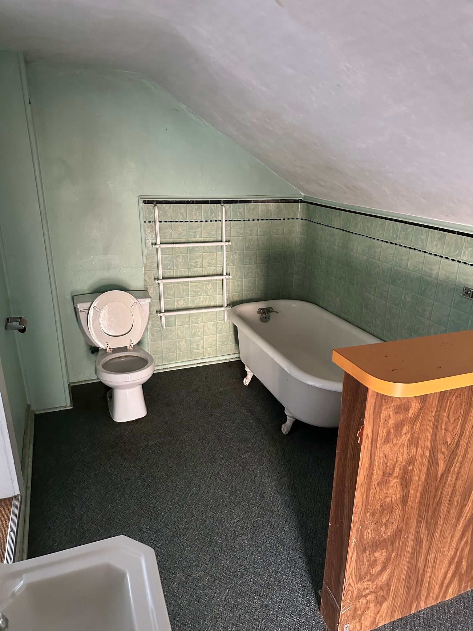 Building Photo - 502 E 4th St