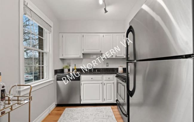 Building Photo - 2509 Arlington Blvd