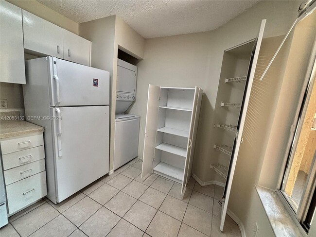 Building Photo - 1040 Coral Club Dr