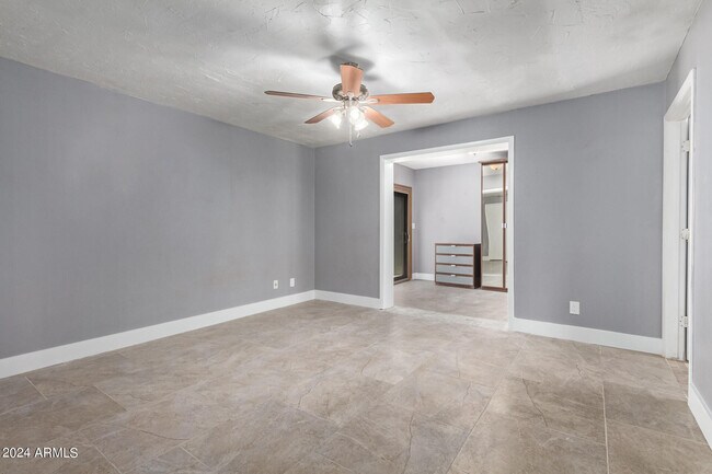 Building Photo - 2058 E Oxford Dr