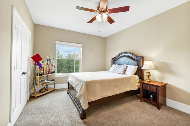 Building Photo - 28606 Rolling Ridge Dr