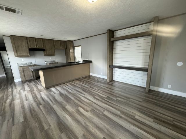 Building Photo - 1702 Sunburst Dr