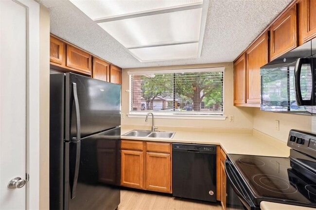 Building Photo - 13355 Water Oak Ln