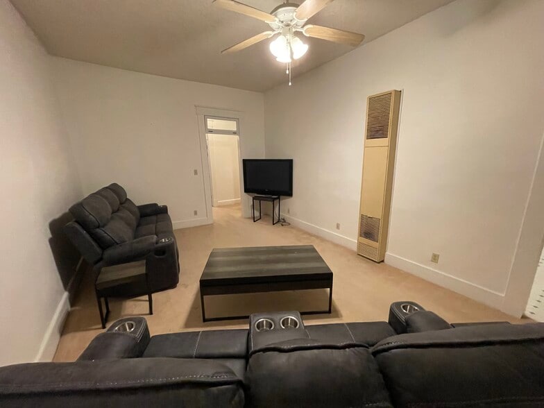 Building Photo - 106 N Main St