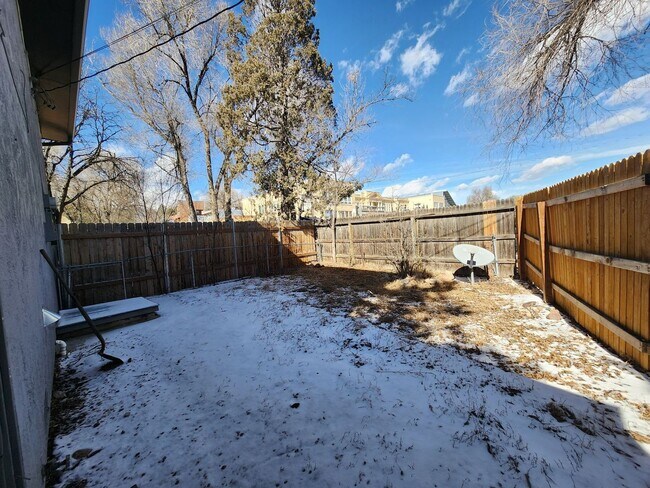 Building Photo - 1626 S Cascade Ave