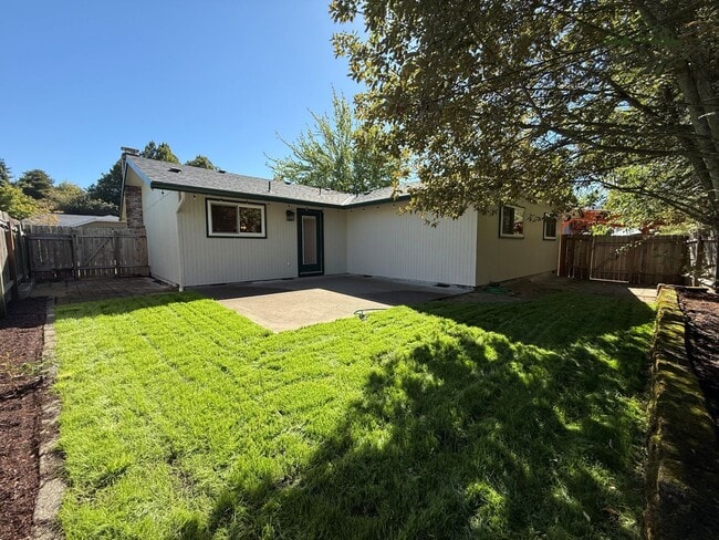 Building Photo - Updated Churchill 3 bedroom 2 bathroom Home