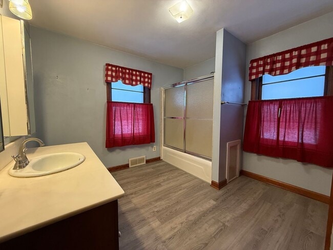 Building Photo - Single Family Home with Two Car Garage