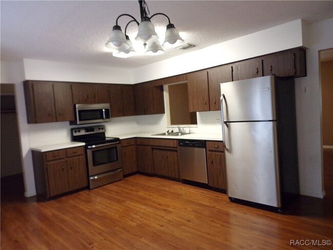 Building Photo - 100 E Knightsbridge Pl