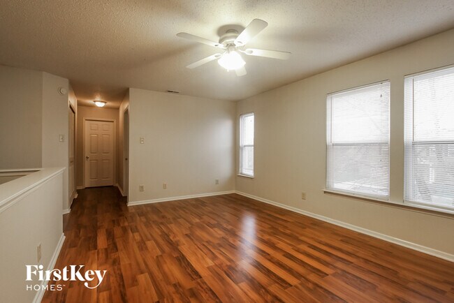 Building Photo - 1327 Jasmine Dr