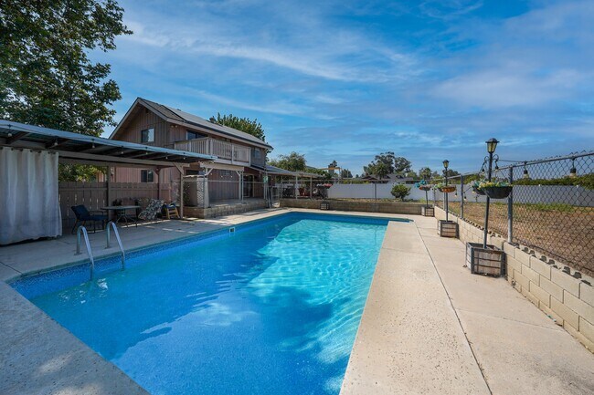 Building Photo - 1465 Barnett Rd