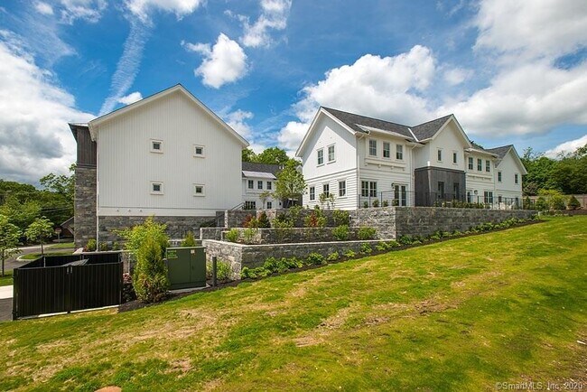 Building Photo - 4 Morningside Dr N