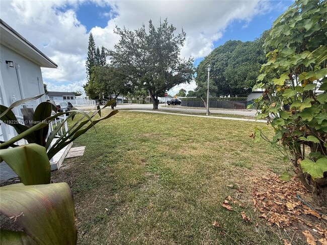 Building Photo - 501 SW 69th Ave