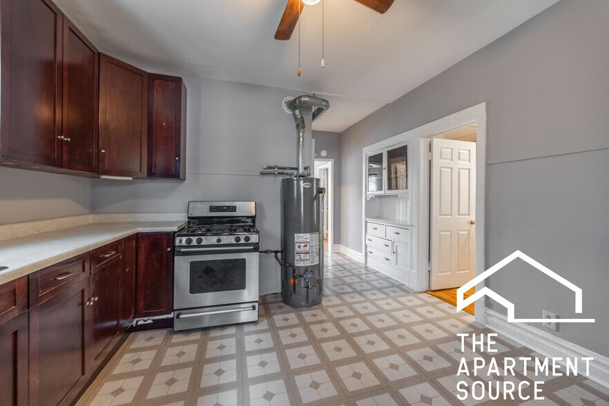 Building Photo - 5128 W Henderson St