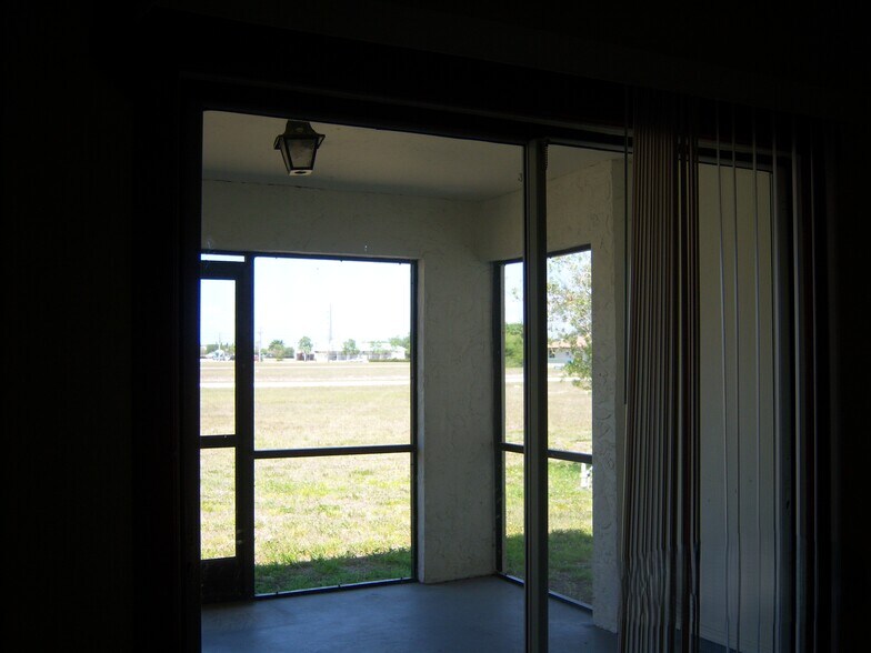 Building Photo - 611 SW 3rd Ter