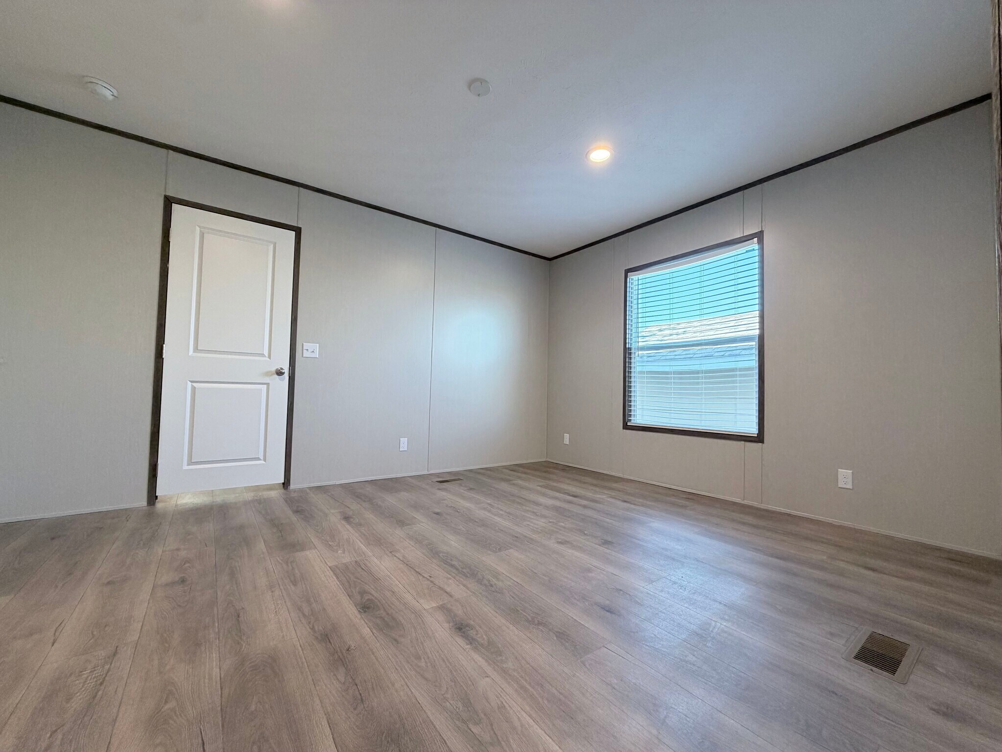 Building Photo - 709 N Collins Fwy