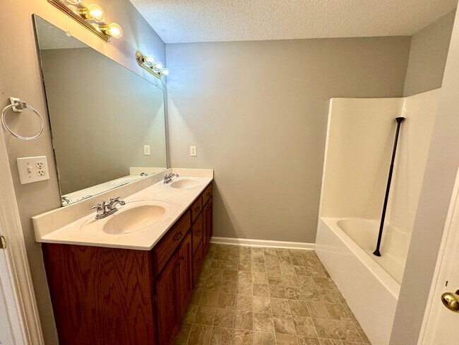 Building Photo - 639 Burton Ln
