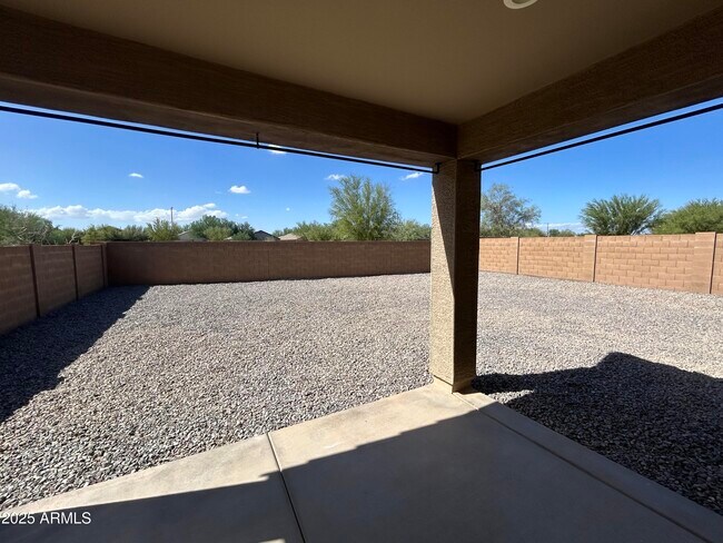 Building Photo - 25930 N Thornhill Dr