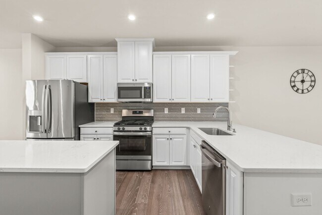 Building Photo - (Coming Soon) 3 Bedroom Townhome minutes from South End!
