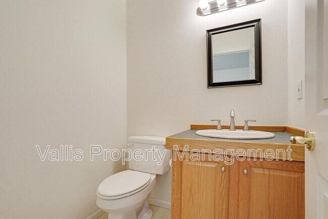 Building Photo - 3385 Camellia Dr S