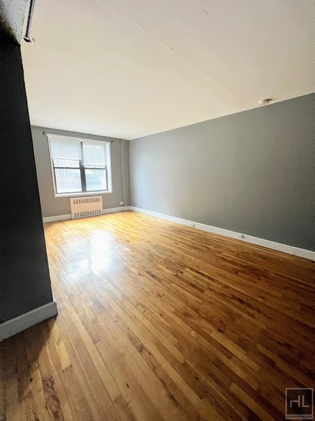 Building Photo - Large Studio with Separate Kitchen and 2  ...