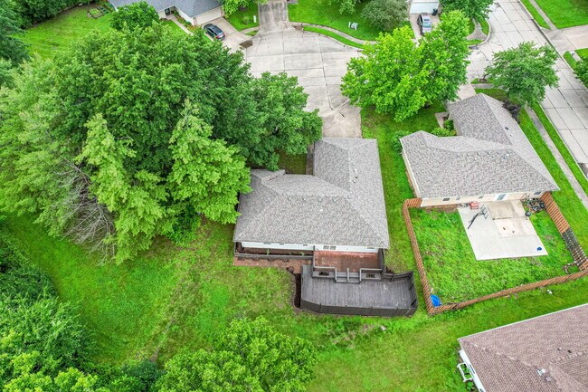 Building Photo - 3804 Larkspur Ct