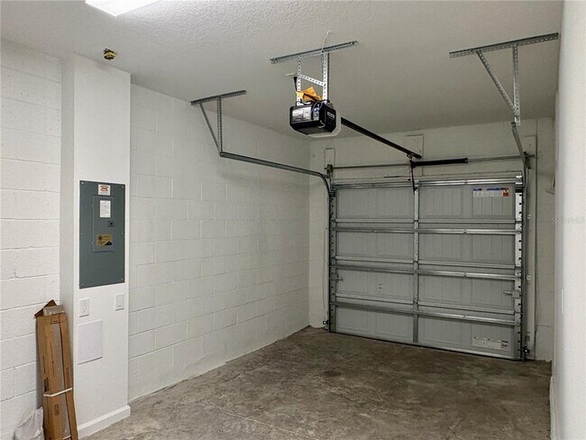 Building Photo - 14941 Harvest St