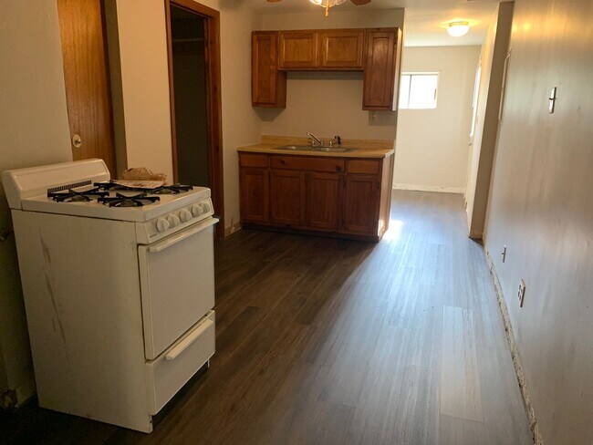 Building Photo - 406 S Hague Ave