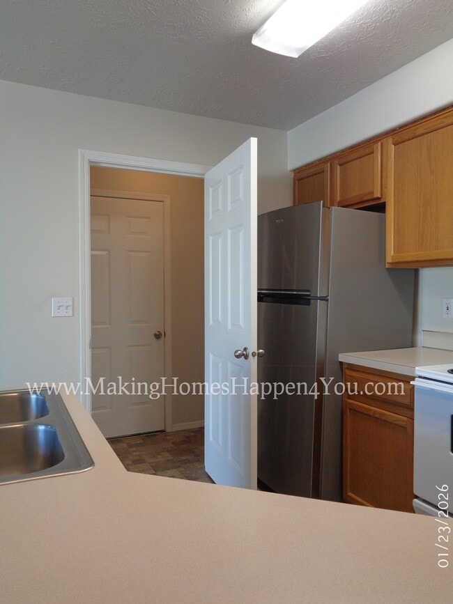 Building Photo - 7475 Parkplace Dr NE