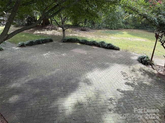 Building Photo - 2610 Providence Rd