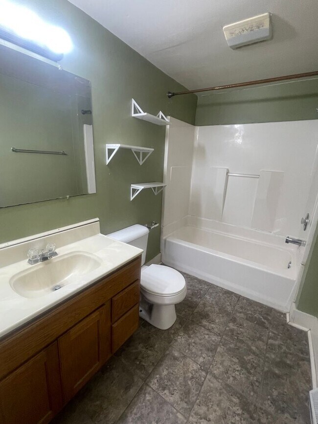 Building Photo - 642 Jackson St