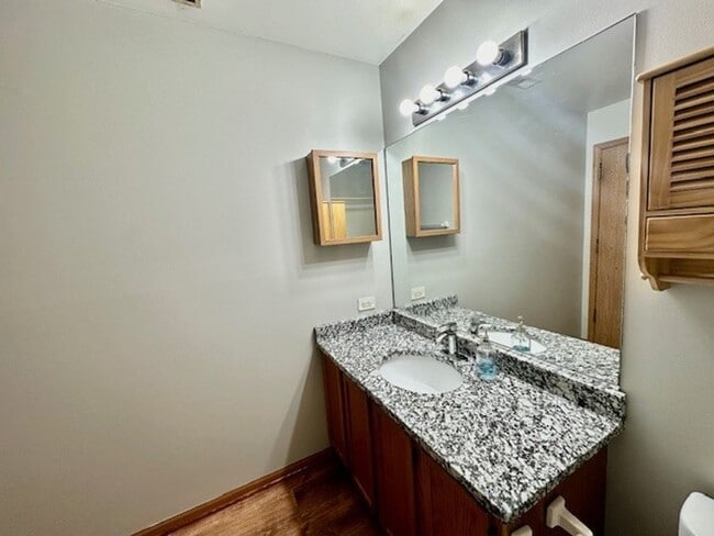 Building Photo - Excellent 2 Bedroom 1.5 Bath and I car att...