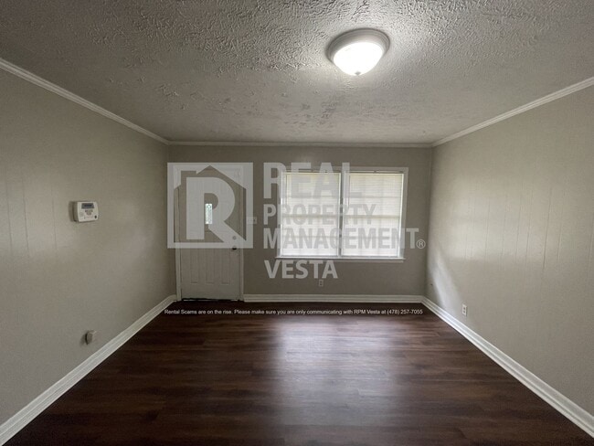 Building Photo - 2410 Dapleton Dr