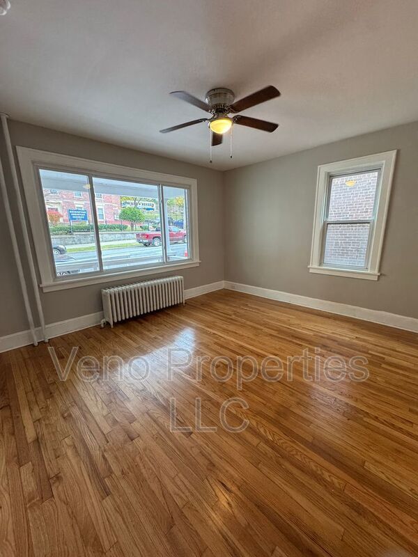 Building Photo - 179 9th St