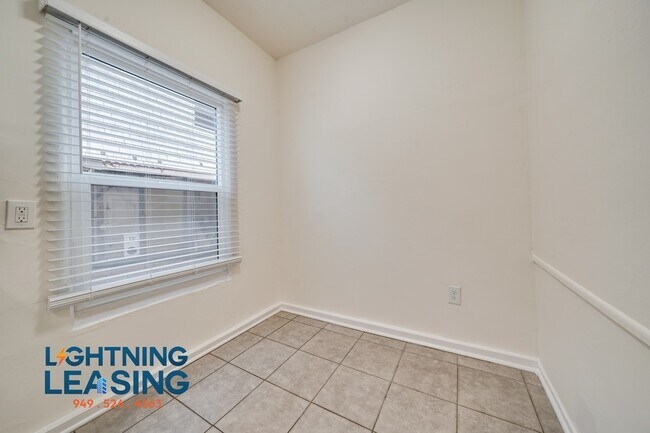 Building Photo - 923 S Bonnie Brae St