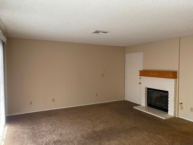 Building Photo - 101 Luna Way